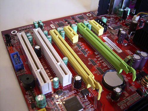 AGP или PCI-Express х16 для установки видеокарты