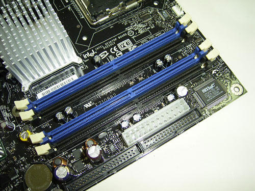 DIMM для установки модулей памяти типа SDRAM/DDR/DDR2 